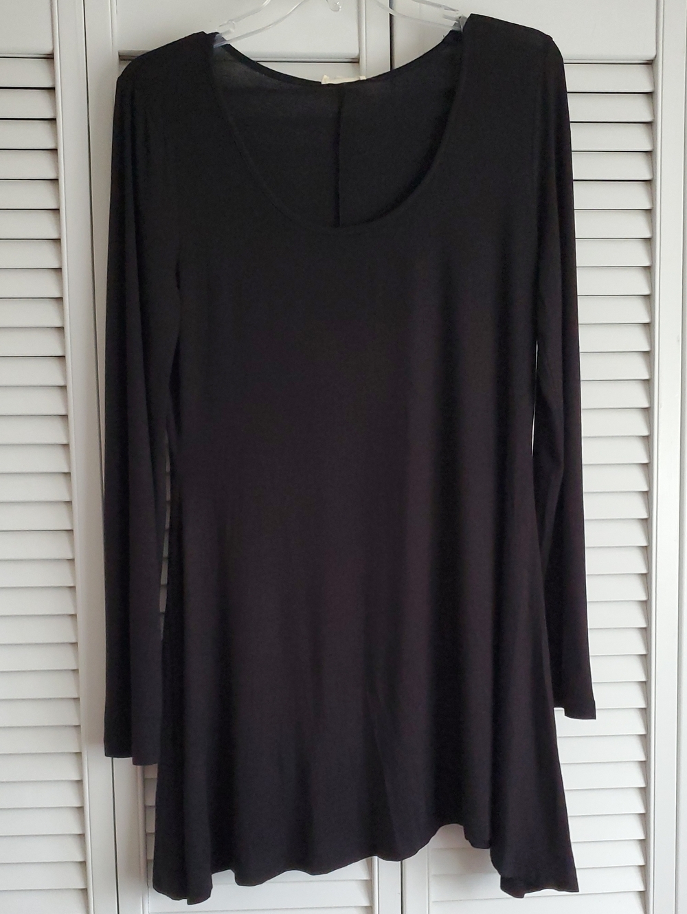 ZENANA Black Long-Sleeve Scoop Neck Swing Tunic